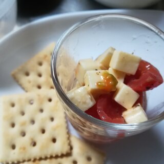 トマトとチーズのマリネサラダ